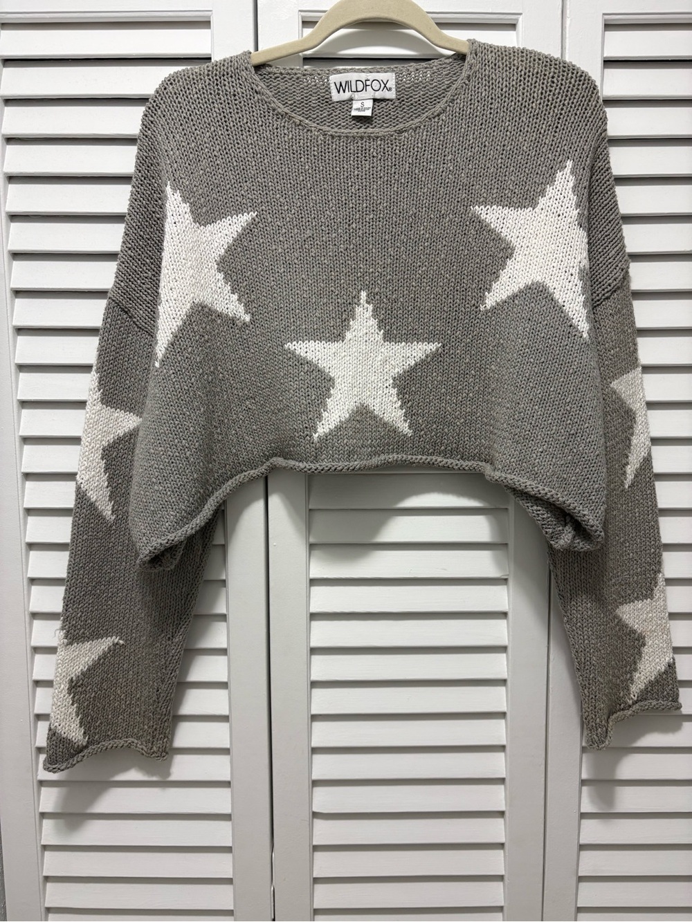 WILDFOX Gray Crop Sweater with White Stars